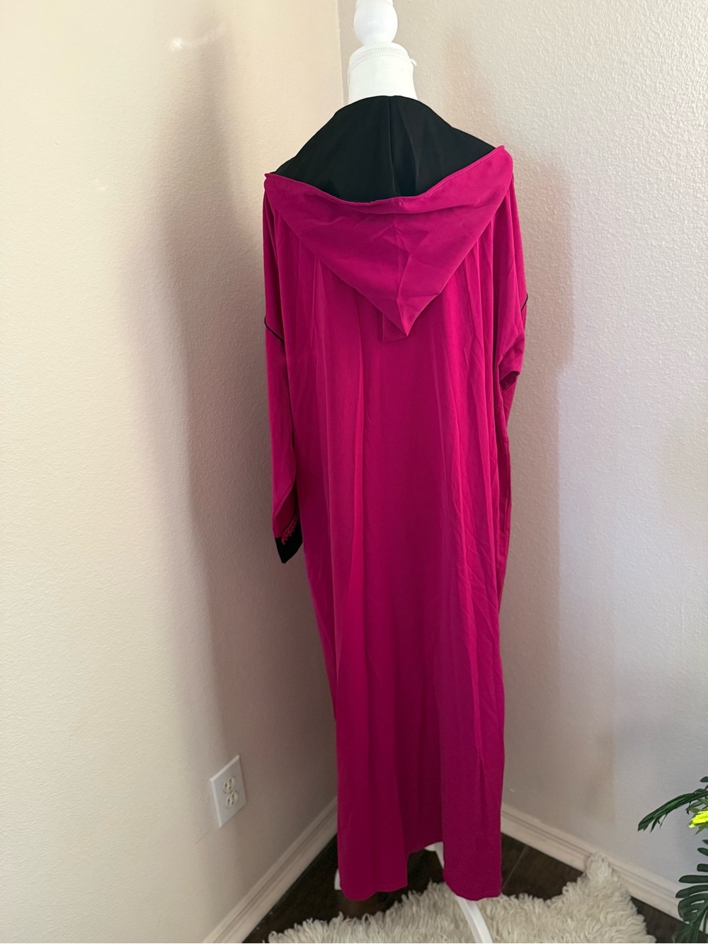 Moroccan Djellaba Fuchsia Black Trim Lightweight Elegant Caftan. - Picture 5 of 10